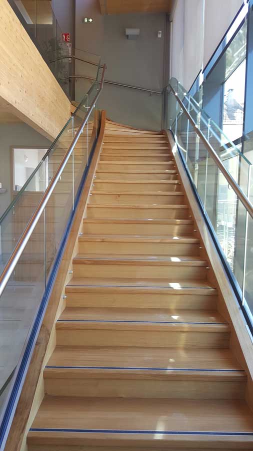 Escalier en bois métal et verre