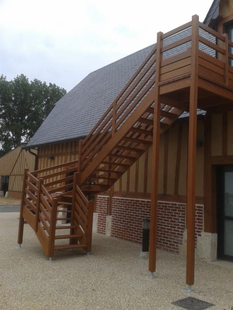 Escalier_en_bois_extérieur
