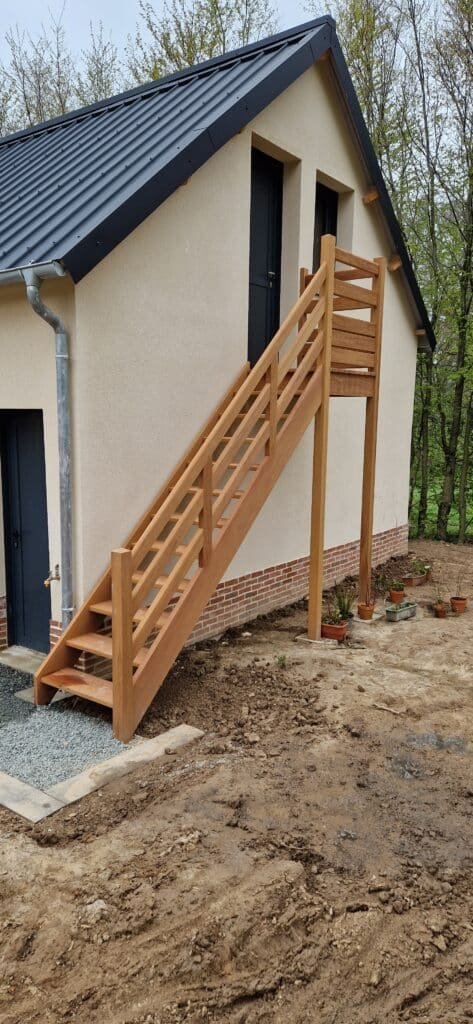 Escalier_en_bois_extérieur_7