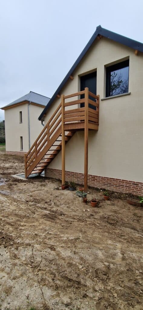 Escalier_en_bois_extérieur_8