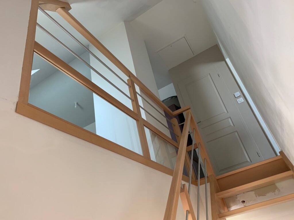Escalier_en_bois_basique (2)
