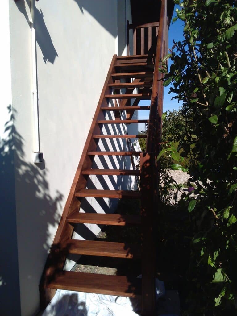 Escalier_en_bois_extérieur_14